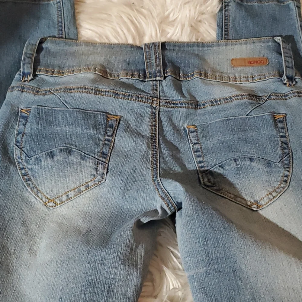 Bongo Jeans Size 7 Triple Button Subtle Rips